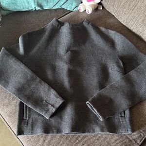 Lululemon Athletica Charcoal Sweatshirt croc sz 6